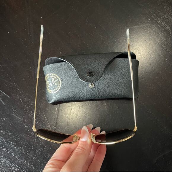 worn less than 5 times ray ban aviator sunglasses
originally $188 - Picture 6 of 9